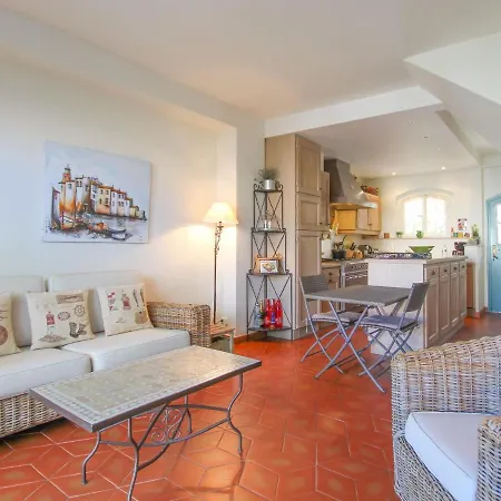 Holiday home Charming In Port With Terrace